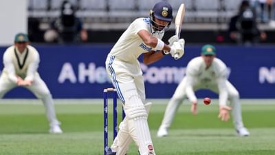 ટીમ ઈન્ડિયાનો બેટ્સમેન દેવદત્ત પડિકલે લાંબા સમયથી ઓસ્ટ્રેલિયાના પ્રવાસ પર હતો. તેના પ્રદર્શનને ધ્યાનમાં રાખીને તેને બોર્ડર ગાવસ્કર ટ્રોફી માટેની ટીમમાં પણ સામેલ કરવામાં આવ્યો હતો. જોકે, પડિક્કલને યોગ્ય તક મળી શકી ન હતી. તે માત્ર એક જ મેચ રમી શક્યો હતો.