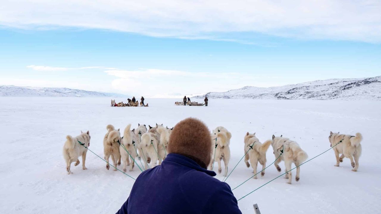 બીજા દિવસે તમે Ilulissat Icefjordની મુલાકાત લઈ શકો છો. ત્યાં આવેલા ગ્લેશિયર પર ફરી શકો છો. જો તમે ગાઈડ ટુર કરવા ઈચ્છો છો તો આશરે 5000 રુપિયાનો ખર્ચ થઈ શકે છે. ત્રીજા દિવસે તમે Ilulissat એક્સપ્લોર કરી શકો છો. જ્યાં આવેલા મ્યુઝિયમની મુલાકાત લઈ શકો છો. 