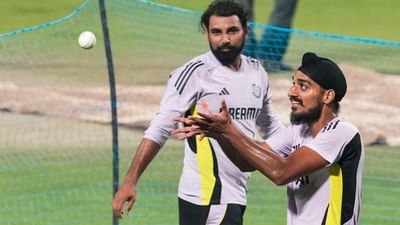 ભારત અને ઈંગ્લેન્ડ વચ્ચે 5 મેચની T20I સીરિઝ રમાઈ રહી છે. સીરિઝની પહેલી 2 મેચ જીતી ટીમ ઈન્ડિયાએ શાનદાર શરુઆત કરી હતી પરંતુ રાજકોટમાં રમાયેલી ત્રીજી T20I મેચમાં ભારતીય ખેલાડીઓ ફેલ રહ્યા હતા.