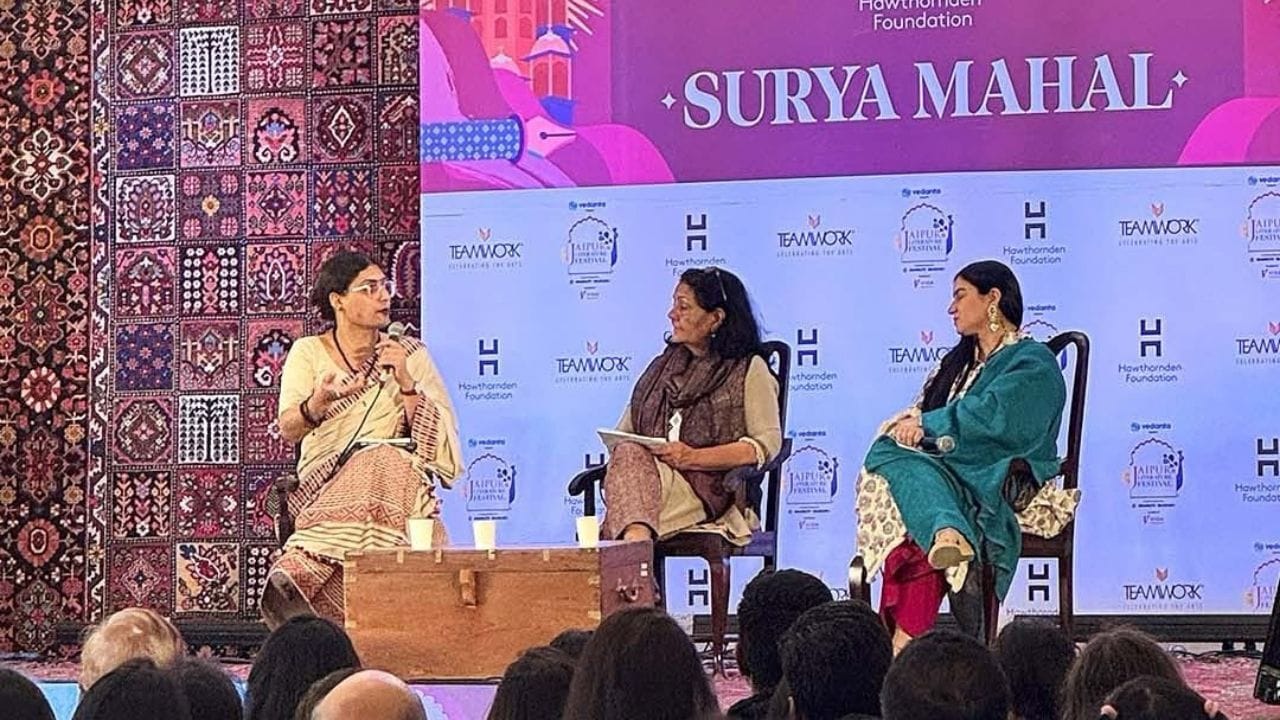 જયપુર લિટરેચર ફેસ્ટિવલ 2025 ના બીજા દિવસે સાહિત્ય મહાકુંભમાં ભાગ લેવા માટે બ્રિટનના ભૂતપૂર્વ પીએમ ઋષિ સુનક બ્રિટનથી રાજસ્થાન પહોંચ્યા છે. અહીં તે પાંચ દિવસના ઉત્સવનો ભાગ બનશે. તમને જણાવી દઈએ કે,TV9 નેટવર્કને આ કાર્યક્રમના મીડિયા પાર્ટનર બનવાનું સન્માન મળ્યું છે.