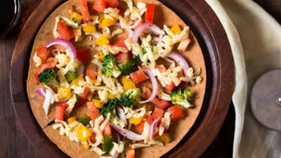 શિયાળામાં ફટાફટ સમય પસાર થઈ જતો હોય ત્યારે કેટલીક વાર રસોઈ બનાવવાની આળસ આવતી હોય છે. ત્યારે ઓછા સમયમાં કેવી રીતે ચટપટ્ટું ખાવાનું બનાવી શકાય તેની રેસિપી જોઈશું.