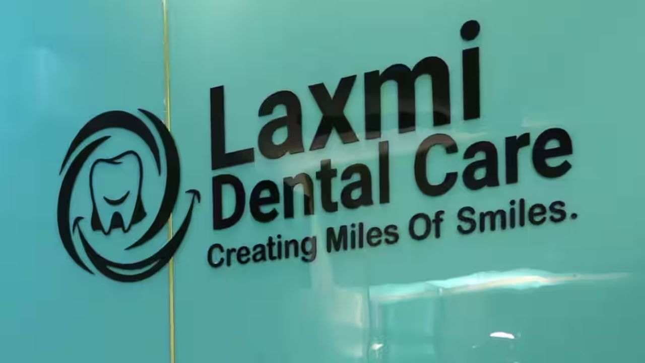 Lakshmi Dental IPO: ત્યારે આ અઠવાડિયે મુંબઈ સ્થિત ડેન્ટલ પ્રોડક્ટ્સ કંપની લક્ષ્મી ડેન્ટલનો IPO સોમવાર, 10 જાન્યુઆરીના રોજ જાહેર બોલી માટે ખુલશે. કંપનીનો ઉદ્દેશ ફ્રેશ ઇક્વિટી ઇશ્યુ અને ઓફર ફોર સેલ (OFS) ના સંયોજન દ્વારા રૂ. 698 કરોડ એકત્ર કરવાનો છે અને તેનો સ્ટોક 20 જાન્યુઆરીએ NSE અને BSE બંને પ્લેટફોર્મ પર લિસ્ટેડ થશે.