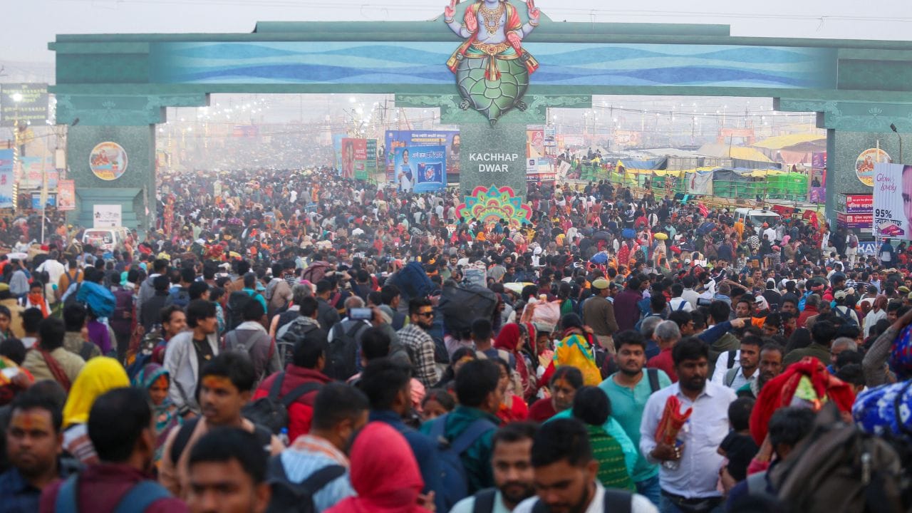 જો તમે પણ મહાકુંભમાં જઈ રહ્યા છો અને પ્રયાગરાજ જવા ઈચ્છો છો તો આ સમાચાર ફક્ત તમારા માટે જ છે. આજે અમે તમને એક એવી વાત કહીશું, જેનાથી તમે મહાકુંભમાં એકલા આરામથી ફરી શકશો.