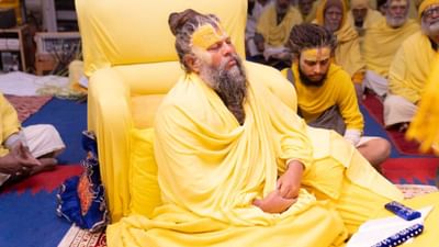 પ્રેમાનંદ મહારાજનું જીવન આપણને આધ્યાત્મિક પ્રગતિ અને સાચા માર્ગ પર ચાલવાની દિશા બતાવે છે. તેઓ હંમેશા લોકોને એવી ભૂલો ટાળવાની સલાહ આપે છે, જેના કારણે જીવનમાં પસ્તાવો થઈ શકે છે.