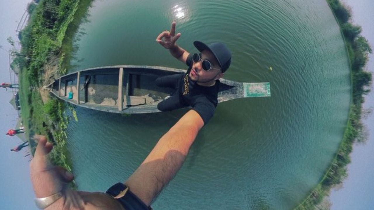 રફ્તાર બીજી વખત લગ્ન કરવા જઈ રહ્યો છે. ત્યારે સૌ કોઈ જાણવા માંગે છે કે, કોણ છે તેની દુલ્હન, તો ચાલો આપણે જાણીએ કે, રફતાર સાથે લગ્ન કરવા જઈ રહેલી મનરાજ જાવંડા કોણ છે.