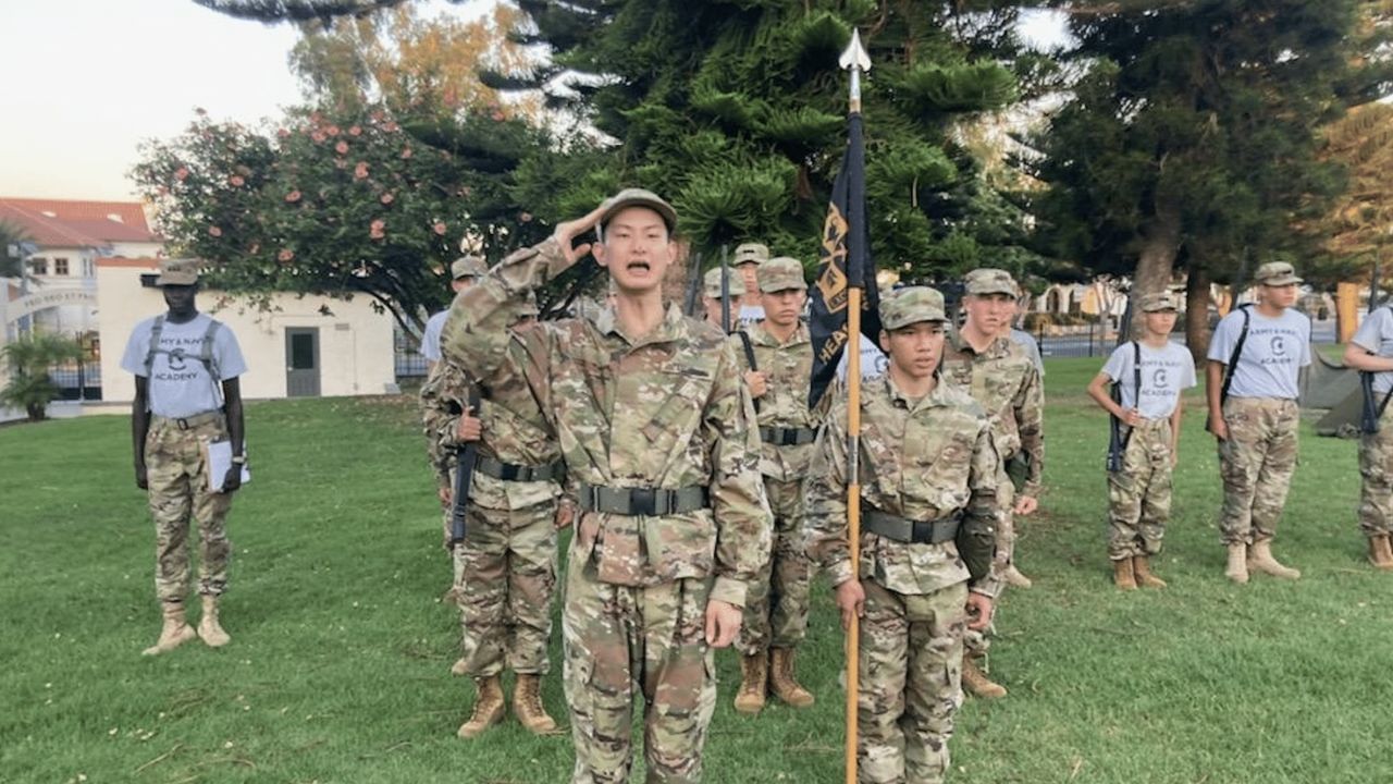 છોકરીઓનું એડમિશન : મિલિટરી શાળાઓમાં ધોરણ 6 થી 8 સુધી છોકરીઓને પ્રવેશ આપવામાં આવે છે, પરંતુ ધોરણ 9 માં ફક્ત છોકરાઓને જ પ્રવેશ આપવામાં આવે છે. તેથી મિલિટરી શાળાઓમાં છોકરીઓને ફક્ત મર્યાદિત વર્ગોમાં જ પ્રવેશ મળે છે, જ્યારે ધોરણ 9 થી ઉપરના વર્ગોમાં ફક્ત છોકરાઓને જ પ્રવેશ મળે છે.
