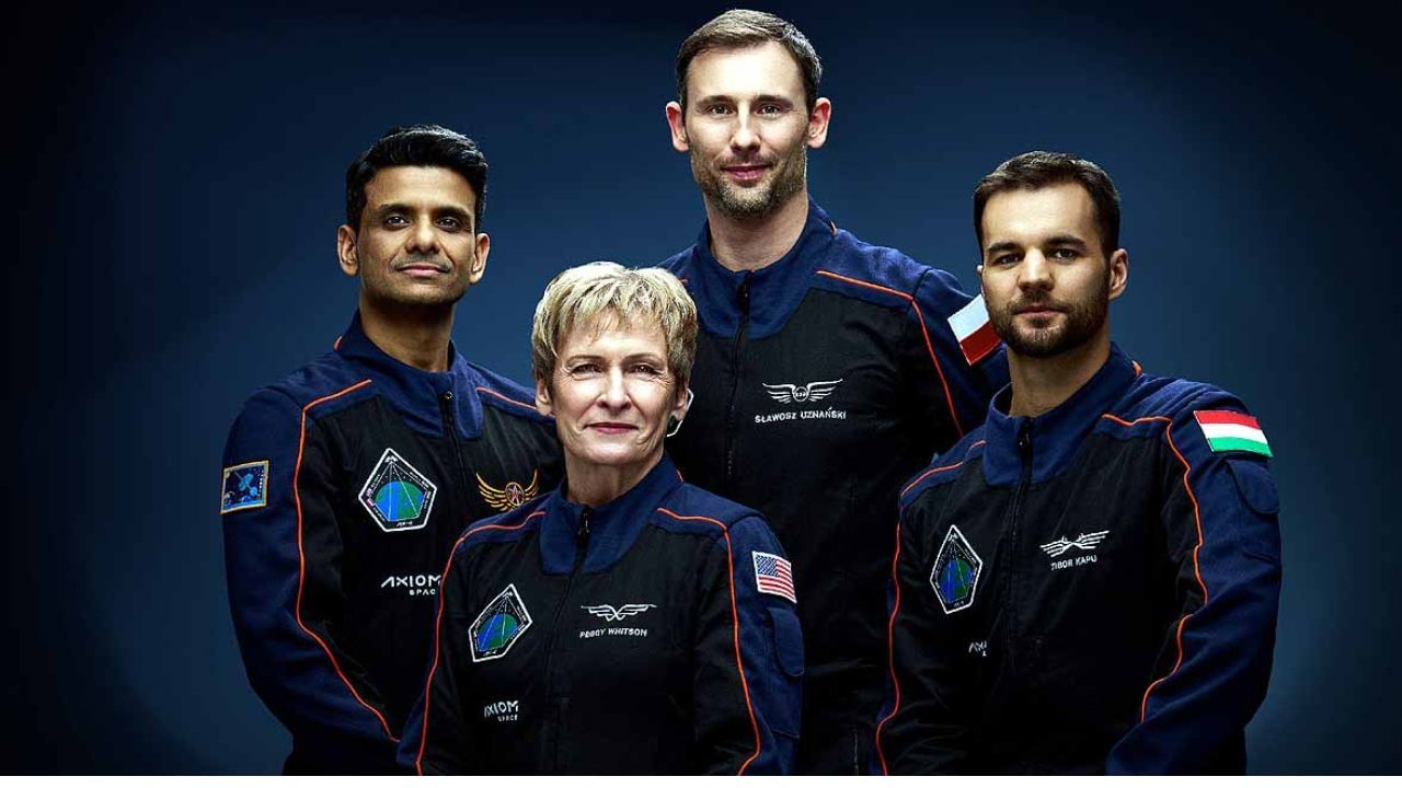 શુભાંશુ શુક્લાને તાજેતરમાં ભારતીય અવકાશ સંશોધન સંગઠન (ઇસરો) ના ગગનયાન મિશન માટે 'મુખ્ય' અવકાશયાત્રી તરીકે પસંદ કરવામાં આવ્યા હતા. 1984 પછી અવકાશમાં જનાર તેઓ બીજા ભારતીય અવકાશયાત્રી હશે. તેમની સફર જૂન 2006 માં ફાઇટર વિંગમાં કમિશનિંગ સાથે શરૂ થઈ હતી.