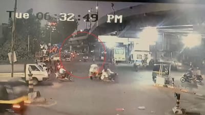 Surat : કતારગામ દરવાજા વિસ્તારમાં બાઈક ચાલક ઓવર બ્રિજ પરથી નીચે પટકાતા મોત, જુઓ CCTV Surat : કતારગામ દરવાજા વિસ્તારમાં બાઈક ચાલક ઓવર બ્રિજ પરથી નીચે પટકાતા મોત, જુઓ CCTV