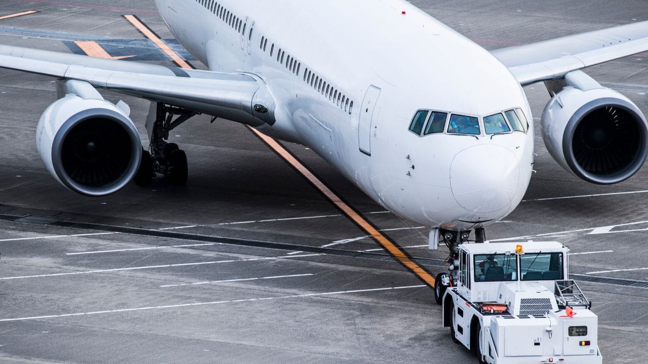 સૂકા નાઇટ્રોજન ગેસના કારણે, વિમાન ઠંડી જગ્યાએ સરળતાથી ઉતરી શકે છે. આ જ કારણ છે કે વિમાનના ટાયરમાં આ ગેસનો ઉપયોગ કરવામાં આવે છે.