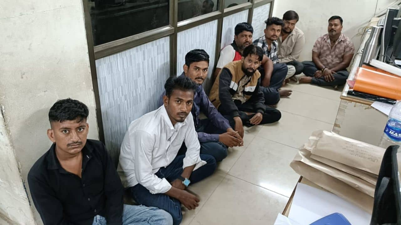 Surat : સંજયનગરમાં સ્ટેટ મોનિટરિંગ સેલના દરોડા, 8ની ધરપકડ, જુઓ Video