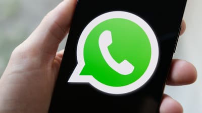 WhatsApp એ એક લોકપ્રિય મેસેજિંગ સોશિયલ મીડિયા પ્લેટફોર્મ છે જે યુઝર્સને તેના નજીકના લોકો અને મિત્રો સાથે જોડાયેલા રહેવાની માટે વોટ્સએપ બેસ્ટ એપ છે. ખાસ વાત એ છે કે વોટ્સએપ દરરોજ નાના-નાના ફેરફારો કરીને યુઝર્સ માટે એકથી એક જબરદસ્ત ફીચર લાવતુ રહે છે. ત્યારે એવું જ એક કમાલનું ફીચર વોટ્સએપ લઈને આવ્યું છે. જે છે બોલીને મેસેજ ટાઈપ કરવાનું અને તે પણ ગુજરાતી ભાષામાં.