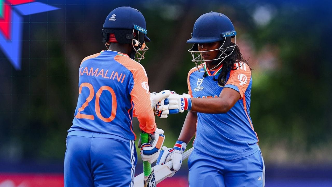 પ્રથમ બેટિંગ કરતા ભારતીય ટીમની ઓપનર જી કામિલિની અને ગોંગડી ત્રિશાએ પ્રથમ વિકેટ માટે 147 રનની ભાગીદારી કરી. કામિલિનીએ 42 બોલમાં 51 રન બનાવ્યા. જ્યારે ત્રિશાએ 13 ચોગ્ગા અને 4 છગ્ગાની મદદથી 110 રન બનાવ્યા. ત્રિશા મહિલા અંડર-19 T20 વર્લ્ડ કપમાં સદી ફટકારનારી પ્રથમ ક્રિકેટર છે. ટીમ ઈન્ડિયાએ 20 ઓવરમાં 208 રન બનાવ્યા, જે આ ટૂર્નામેન્ટનો સર્વશ્રેષ્ઠ સ્કોરનો રેકોર્ડ છે.