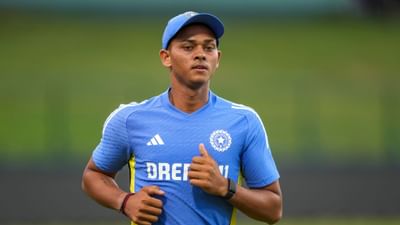 ટીમ ઈન્ડિયાના યુવા બેટ્સમેન યશસ્વી જયસ્વાલ માટે આંતરરાષ્ટ્રીય ક્રિકેટમાં છેલ્લું એક વર્ષ ખૂબ જ યાદગાર રહ્યું છે. તે ભારતીય ટીમના ટોપ સ્કોરરમાંથી એક રહ્યો છે. હવે જયસ્વાલને આ પ્રદર્શનનો પુરસ્કાર મળ્યો છે.