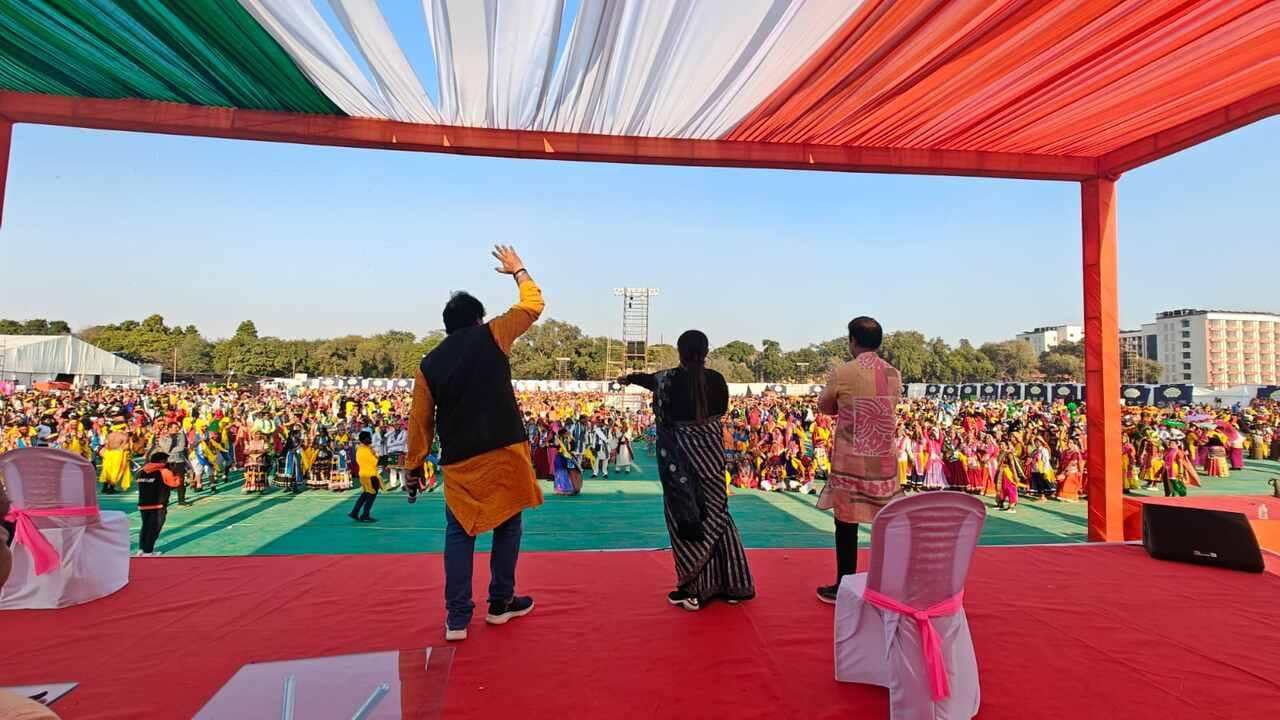 અકુંર પઠાણે કહ્યું કે, ભારતની સમૃદ્ધ સાંસ્કૃતિક વારસા અને વિવિધતાને વૈશ્વિક મંચ પર પ્રદર્શિત કરવાની જીવનમાં તક મળી હતી.