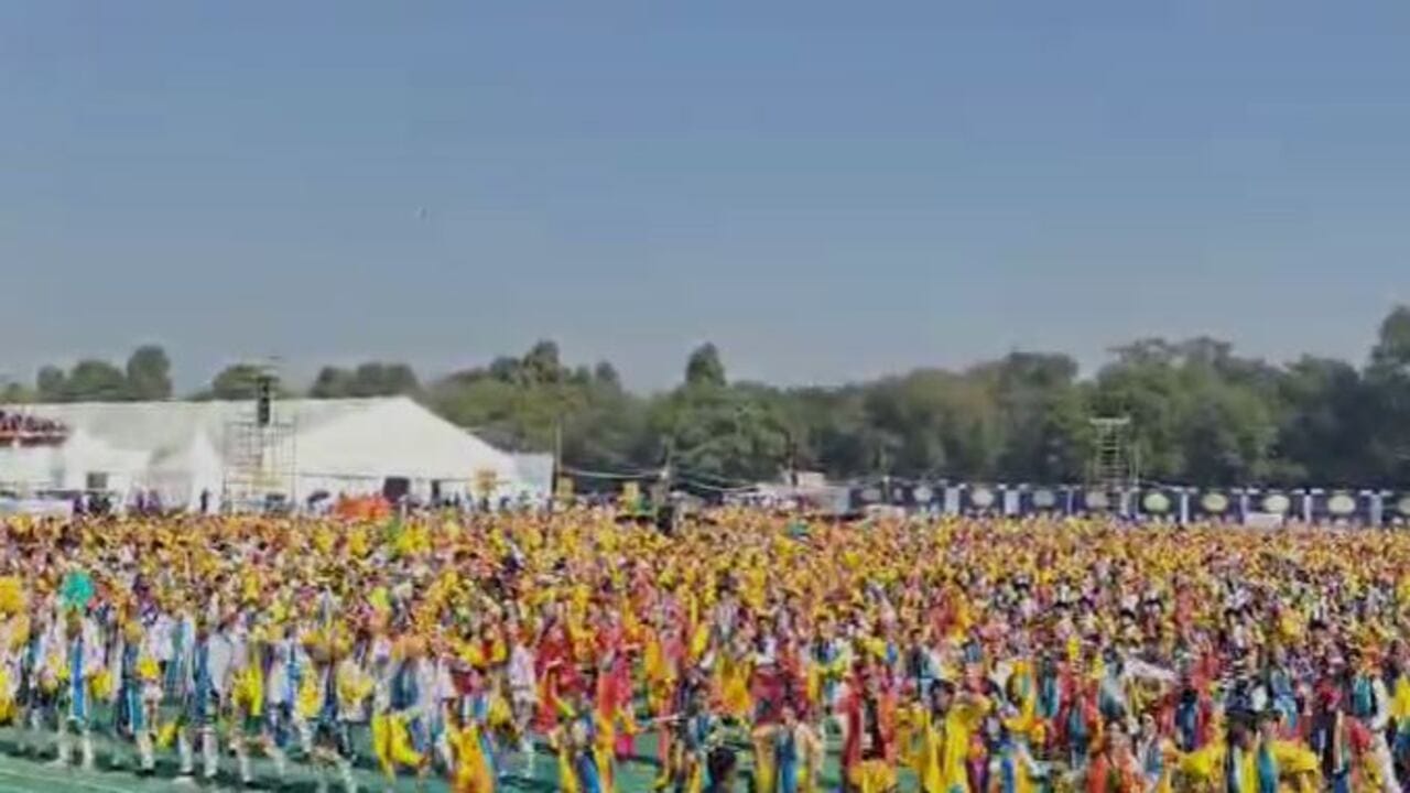 દિલ્હીમાં યોજાયેલ પ્રજાસત્તાક દિવસની પરેડમાં રજૂ થયેલ, જયતિ જય મામહ ભારતમ નૃત્ય લાખો લોકોએ જોયું હતું. આ શાનદાર કાર્યક્રમમાં ભારતભરના 50 થી વધુ નૃત્ય સ્વરૂપો રજૂ કરવા માટે 5,000 થી વધુ લોક અને આદિવાસી કલાકારોએ ભાગ લીધો હતો.