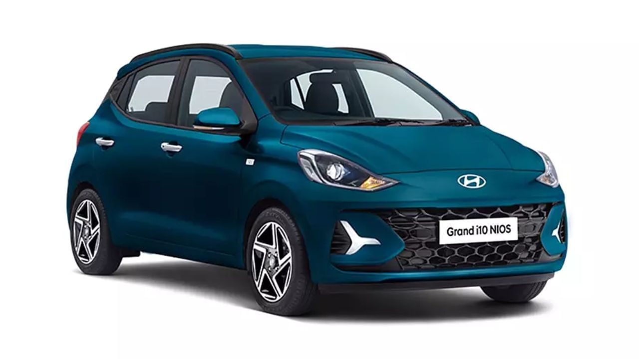 Hyundai Grand i10 Nios : હ્યુન્ડાઇની આ હેચબેકના સૌથી સસ્તા ઓટોમેટિક વેરિઅન્ટની કિંમત રૂ. 7,48,900 (એક્સ-શોરૂમ) છે, આ કારનું પેટ્રોલ (ઓટોમેટિક) વેરિઅન્ટ 16 કિમી/લી માઇલેજ આપે છે. 