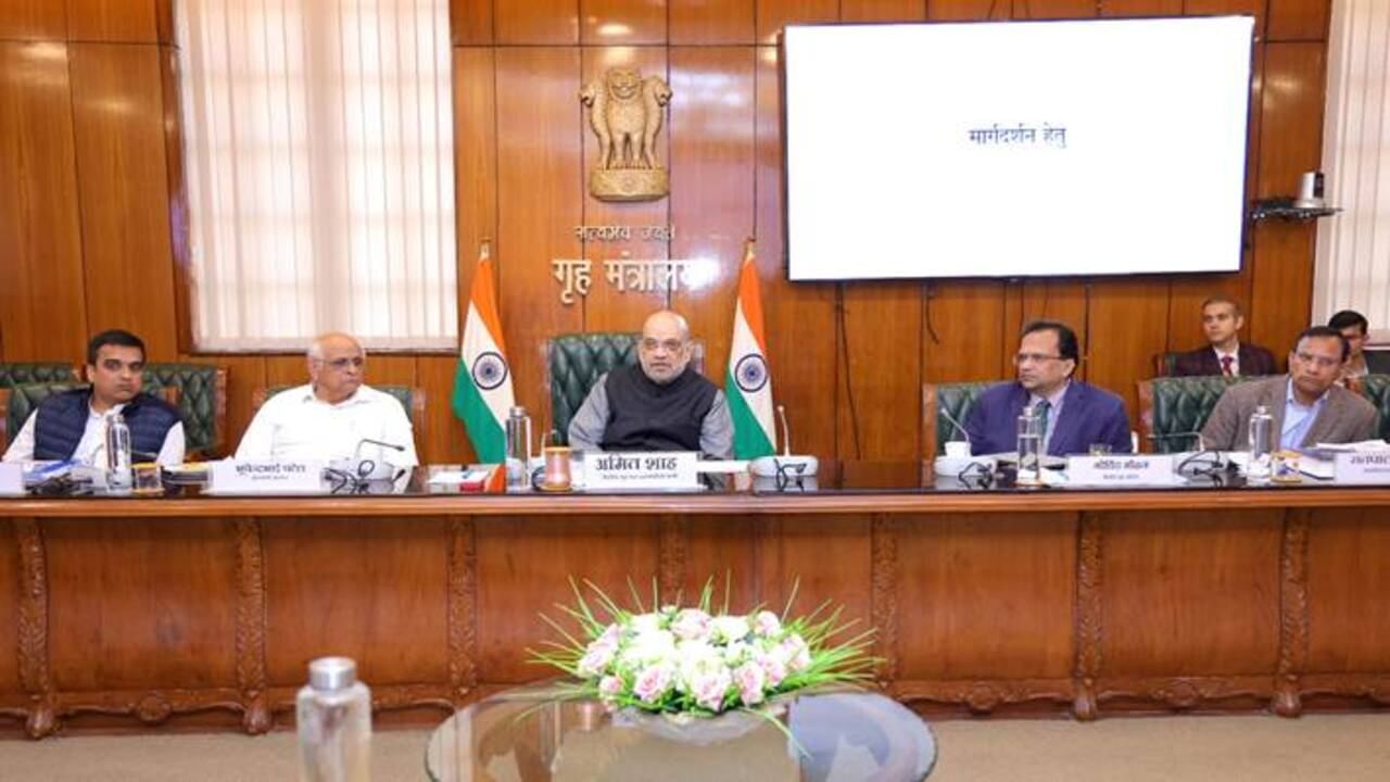 In the presence of CM Bhupendra Patel, Home Minister Amit Shah held a review meeting of the implementation of three new criminal laws in Delhi, praised Gujarat