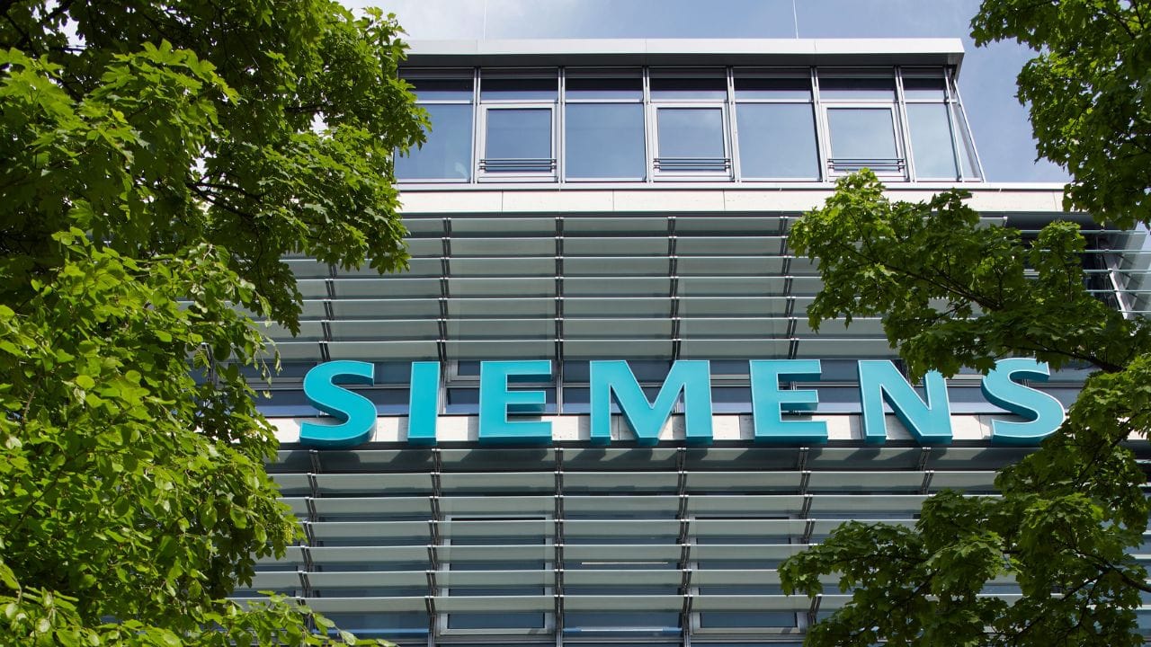 સિમેન્સ (SIEM) : 14 મે, 2024ના રોજ મંજૂર થયેલ ડિમર્જર, શેરધારકોને દરેક SIEM શેર માટે SEI નો 1 ઇક્વિટી શેર પ્રદાન કરશે. સ્ટોક એક્સચેન્જ અને હિસ્સેદારોની મંજૂરીઓ મળી ગઈ છે, જેની અંતિમ NCLT સુનાવણી 20 ફેબ્રુઆરી, 2025ના રોજ યોજાશે.