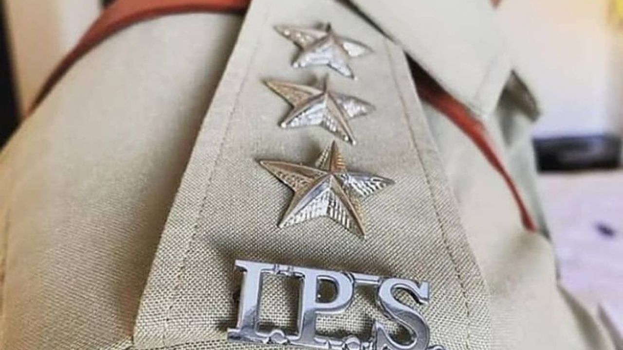 IPS પોસ્ટની અંદર, ડેપ્યુટી ઇન્સ્પેક્ટર જનરલ, ઇન્સ્પેક્ટર જનરલ, એડિશનલ ડાયરેક્ટર જનરલ, પોલીસ ડિરેક્ટર જનરલ જેવી પોસ્ટ્સ છે.