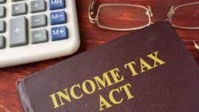 નાણા પ્રધાન નિર્મલા સીતારમણ ગુરુવાર, 13 ફેબ્રુઆરી, 2025 ના રોજ લોકસભામાં નવું આવકવેરા બિલ 2025 રજૂ કરી શકે છે. આ પહેલા સરકારે બુધવારે આવકવેરા બિલનો ડ્રાફ્ટ જાહેર કર્યો છે. આ બિલનો હેતુ આવકવેરા કાયદાને તેની ભાષામાં ઘણા ફેરફારો કરીને સરળ બનાવવાનો છે. સૌથી મોટો ફેરફાર ટેક્સની ગણતરી માટે ‘નાણાકીય વર્ષ’ અથવા ‘આકારણી વર્ષ’ને બદલે ‘ટેક્સ યર’ શબ્દનો ઉપયોગ કરવાનો હશે.