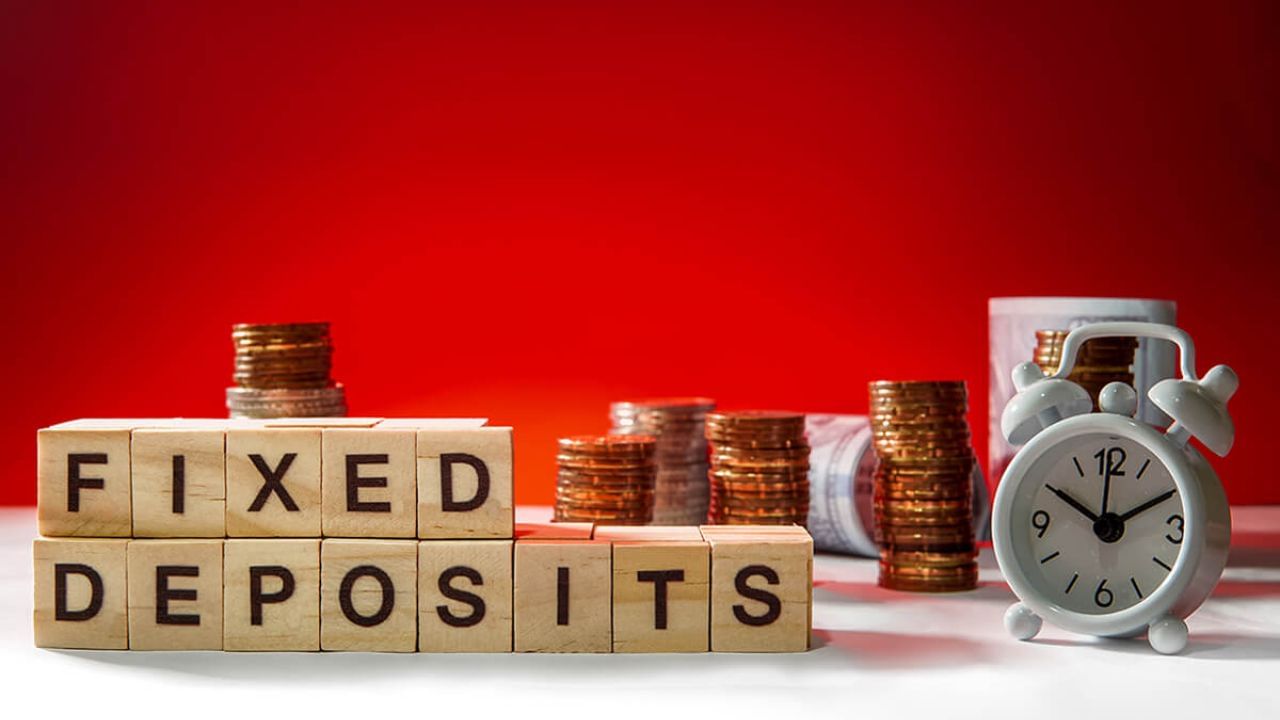 Union Bank of India- યુનિયન બેંક ઓફ ઇન્ડિયાએ 3 કરોડથી ઓછી રકમની FD માટે વ્યાજ દરમાં વધારો કર્યો છે. 7 દિવસથી 10 વર્ષ સુધીની FD માટે હવે 3.5% થી 7.30% સુધી વ્યાજ મળશે. 456 દિવસની FD પર 7.30% સૌથી વધુ વ્યાજ મળશે. આ નવી દર 1 જાન્યુઆરીથી લાગુ થઈ છે.