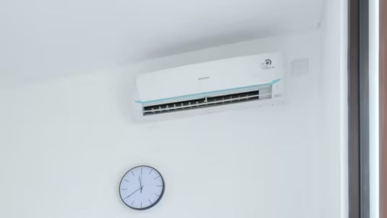 તો ચાલો આજે અમે તમને એવી 5 ટિપ્સ જણાવીએ જેની મદદથી તમે લાંબા સમય સુધી AC ચલાવો છો તો પણ તમે તમારું વીજળીનું બિલ ઘટાડી શકો છો.