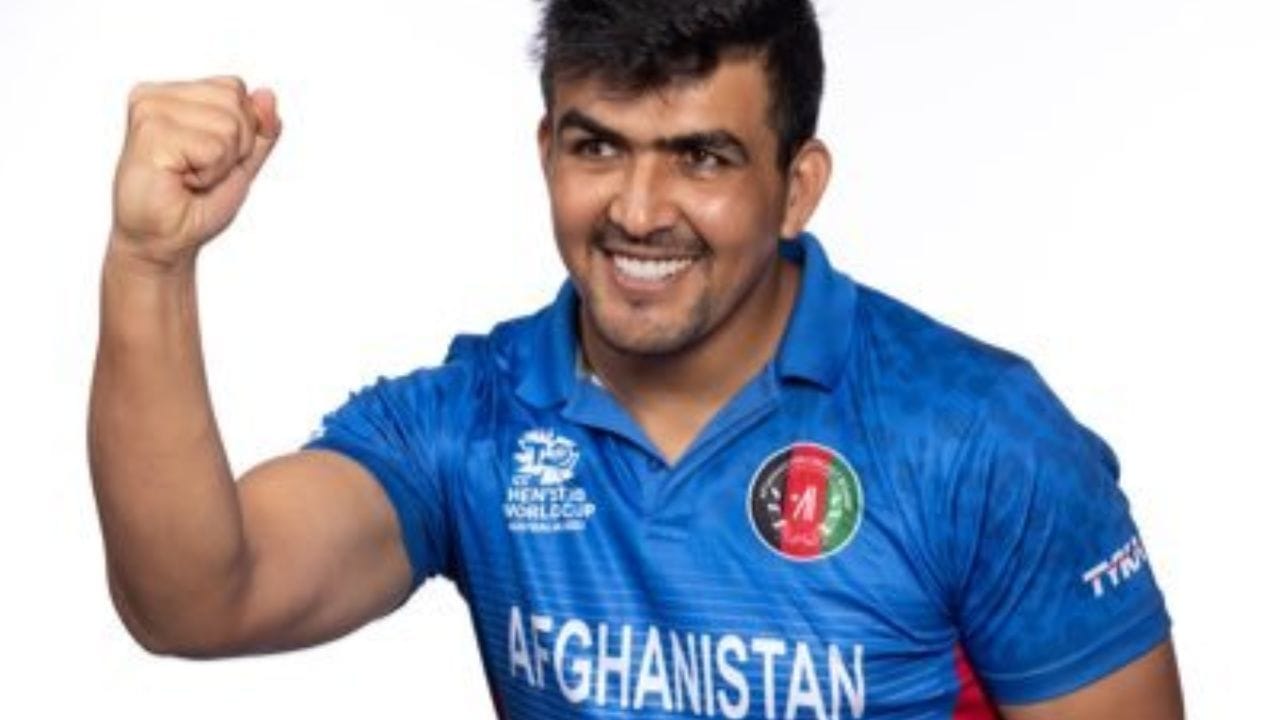 હઝરતુલ્લાહ ઝાઝાઈ (16 છગ્ગા) અફઘાનિસ્તાનના હઝરતુલ્લાહ ઝાઝાઈ T20I ઇનિંગ્સમાં સૌથી વધુ છગ્ગા મારનાર વિશ્વનો બીજો બેટ્સમેન છે. આયર્લેન્ડ સામેની મેચમાં હઝરતુલ્લાહ ઝાઝાઈએ ૧૬૨ રનની ઇનિંગ દરમિયાન કુલ ૧૬ છગ્ગા ફટકાર્યા હતા.