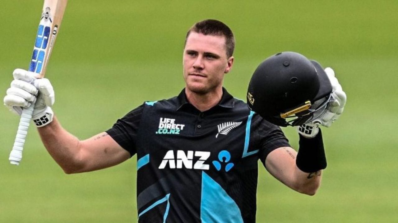 ફિન એલન (16 છગ્ગા) ૨૦૨૪માં પાકિસ્તાન સામેની મેચ દરમિયાન ન્યુઝીલેન્ડના ફિન એલને ૧૩૭ રન બનાવ્યા હતા જેમાં એલને ૧૬ છગ્ગા ફટકાર્યા હતા. આ મેચમાં ફિન એલને ૧૩૭ રનની ઇનિંગ રમી હતી.