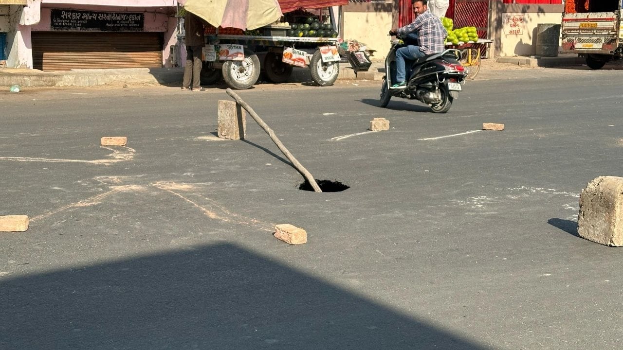 શહેરવાસીઓમાં આક્રોશ! રિપેરિંગનું કામ માત્ર દેખાડા માટે? ભ્રષ્ટાચારના કારણે જીવ સાથેનો રમતો ખતરનાક ષડયંત્ર!