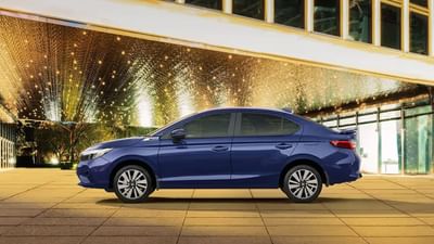 ભારતીય બજારમાં એવી ઘણી કાર છે, જે બેસ્ટ માઇલેજ માટે જાણીતી છે. જ્યારે પણ આપણે કાર ખરીદીએ છીએ, ત્યારે આપણા મનમાં સૌથી પહેલી એ વાત આવે છે કે આ કારનું માઇલેજ કેટલું હશે. જો તમે પણ નવી કાર ખરીદવાનું વિચારી રહ્યા છો અને તમે ઇચ્છો છો કે તે કાર સારી માઇલેજ આપે, તો અહીં અમે તમને આવી જ કેટલીક કાર વિશે જણાવીશું.