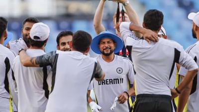 તો ચાલો જાણીએ કેવી રીતે તો આઈસીસી શેડ્યુલ મુજબ ટીમ ઈન્ડિયાને ગ્રુપએમાં રાખવામાં આવી છે,ગ્રુપ એમાં પાકિસ્તાન, ન્યુઝીલેન્ડ,બાંગ્લાદેશ અને ભારતીય ક્રિકેટ ટીમ છે. તમને જણાવી દઈએ કે, એક મેચ જીતવા પર 2 પોઈન્ટ મળે છે. જો મેચ ટાઈ થાય તો 1 પોઈન્ટ અને હાર મળે તો 0 પોઈન્ટ મળે છે.