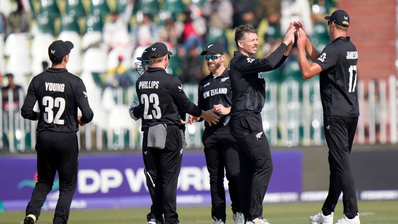 હવે સેમિફાઈનલ માટે અફઘાનિસ્તાનની ટીમે ઓસ્ટ્રેલિયાને આગામી મેચમાં હાર આપવી પડશે.