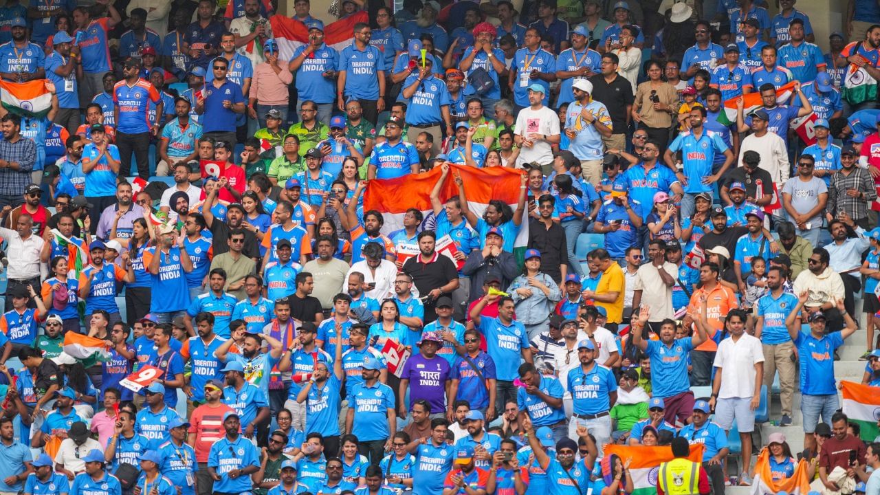 ICC ચેમ્પિયન્સ ટ્રોફીની પહેલી સેમીફાઈનલ મેચ અથવા બીજા શબ્દોમાં કહીએ તો ભારતની સેમીફાઈનલ મેચ દુબઈના ઈન્ટરનેશનલ ક્રિકેટ સ્ટેડિયમમાં રમાશે. આ સ્ટેડિયમની ક્ષમતા 25000 દર્શકોની છે, જે મેચના દિવસે ખીચોખીચ ભરાઈ જવાની અપેક્ષા છે. હવે પ્રશ્ન એ છે કે સેમીફાઈનલમાં પહોંચેલી ટીમ ઈન્ડિયા કોનો સામનો કરશે?