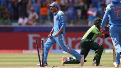 Video : બાપુ સામે હોશિયાર મોંઘી પડી, અક્ષર પટેલે પાકિસ્તાની બેટ્સમેનને ભણાવ્યો પાઠ