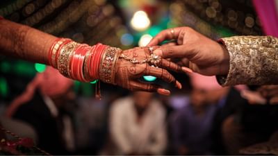 છૂટાછેડા બાદ મહિલાના મુખ્ય અધિકારો વિશે વાત કરીએ તો, ભરણ પોષણ(Right to Maintenance)નો અધિકાર છે. પહેલા CrPCની કલમ 125 હેઠળ છૂટાછેડા લીધેલી મહિલાને ભરણપોષણ(Alimony)નો અધિકાર હતો. હવે આ જોગવાઈ ભારતીય ન્યાય સંહિતાની કલમ 144, 2023 હેઠળ લાગુ થાય છે.કલમ144 (ભારતીય નાગરિક સુરક્ષા સંહિતા, 2023) મુજબ, છૂટાછેડા પછી, સ્ત્રીને પતિ પાસેથી યોગ્ય ભરણપોષણ મેળવવાનો અધિકાર છે.