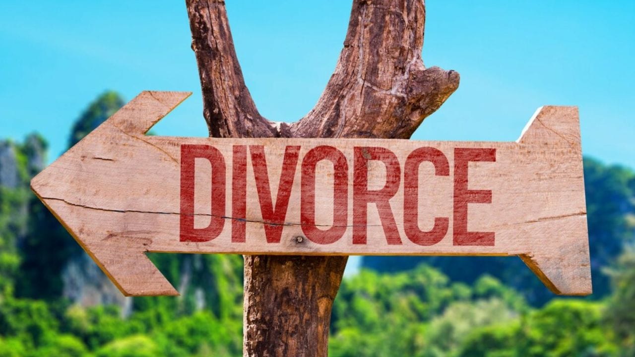 આ અનોખી હોટેલમાં તમને ડિવોર્સ પેકેજ ઓફર કરે છે. જ્યાં વકીલો અને મધ્યસ્થીઓની એક ટીમ પણ હોય છે. આ હોટેલ તમને એવું વાતાવરણ આપે છે જ્યાં યુગલો માટે છૂટાછેડા સરળ બને છે.