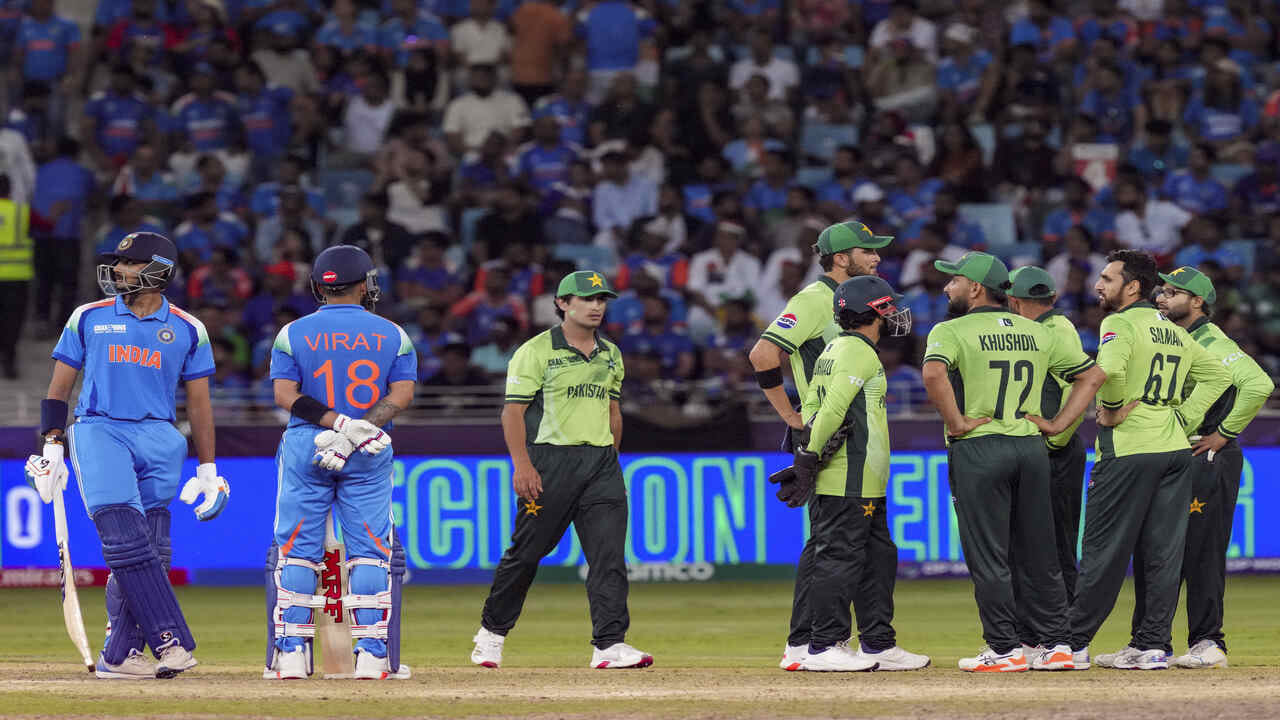 આ રીતે, ગ્રુપ Aની ત્રણેય ટીમો 4-4 પોઈન્ટ સાથે ટાઈ રહેશે. આવી સ્થિતિમાં નેટ રન રેટના આધારે નિર્ણય લેવામાં આવશે. જો બાંગ્લાદેશ તેની બંને મેચ મોટા માર્જિનથી જીતે છે, તો તેનો નેટ રન રેટ, જે હાલમાં -0.408 છે, તેમાં સુધારો થશે. હાલમાં ટીમ ઈન્ડિયાનો નેટ રન રેટ 0.647 છે, જ્યારે ન્યુઝીલેન્ડનો રનરેટ 1.200 છે. 