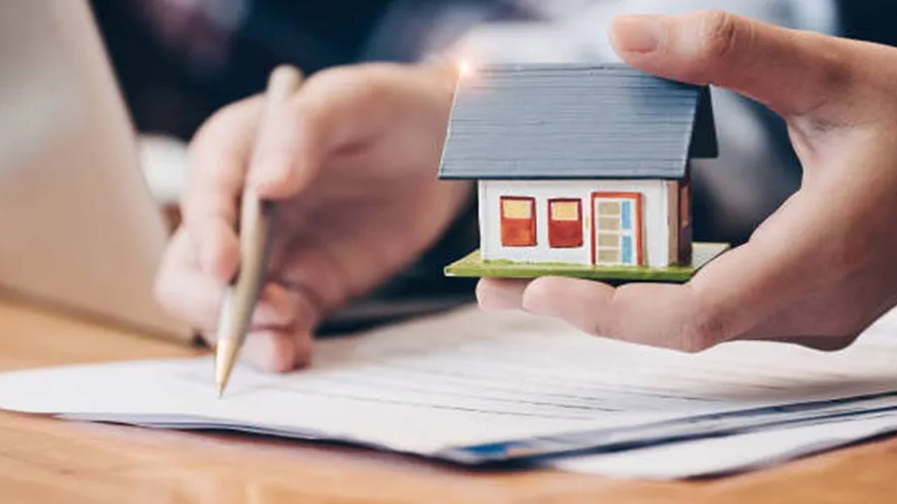 મિલકત ખરીદતા પહેલા મિલકત વેચનારા વ્યક્તિનું સ્ટેટસ અને માલિકીની ચકાસણી કરવી ખૂબ જ મહત્વપૂર્ણ છે. આ પછી ચેનલ દસ્તાવેજ પણ તપાસો. તેમાં X દ્વારા Y ને અને Y દ્વારા Z ને વેચવામાં આવેલી મિલકતની સંપૂર્ણ વિગતો હોય છે.
