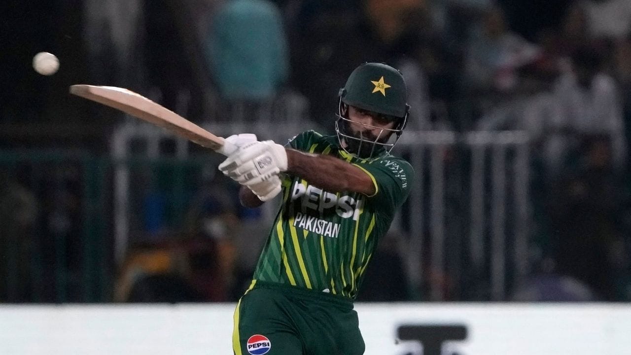 ટીમની હાર ઉપરાંત, ફખર ઝમાનનો આ નિર્ણય તેની ફિટનેસને કારણે પણ લાગે છે. ફખર ઝમાન આ ચેમ્પિયન્સ ટ્રોફી માટે પાકિસ્તાની ટીમનો ભાગ હતો પરંતુ ફિટનેસના કારણે તે છેલ્લા કેટલાક મહિનાઓથી મેદાનની બહાર હતો. ટુર્નામેન્ટ પહેલા તેણે ત્રણ મેચની ODI શ્રેણીમાં મેદાનમાં વાપસી કરી. અહીં તેનું પુનરાગમન જોરદાર હતું પરંતુ ચેમ્પિયન્સ ટ્રોફીની પહેલી મેચના બીજા બોલ પર ફિલ્ડિંગ કરતી વખતે તે ઘાયલ થઈ ગયો. ત્યારથી, તે સંઘર્ષ કરતો રહ્યો અને બેટિંગ કરતી વખતે પણ મુશ્કેલીમાં જોવા મળ્યો. આ મેચ સાથે તે ટુર્નામેન્ટમાંથી બહાર થઈ ગયો અને પછી ભારત સામે પણ રમી શક્યો નહીં.