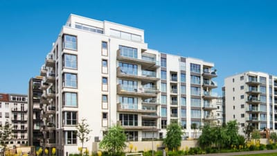 હવે ભારતમાં મોટી સંખ્યામાં લોકો ફ્લેટ કે એપાર્ટમેન્ટ ખરીદે છે. કારણ કે જમીન ખરીદીને ઘર બનાવવું મોટાભાગના લોકોના બજેટની બહાર છે.