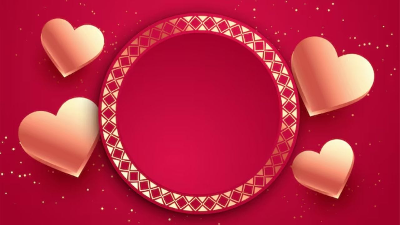 તમે તમારા પ્રેમીને કસ્ટમાઈઝ ફોટો ફ્રેમ, ટેટુ, પ્રિયતમાના નામ પ્રિન્ટ કરાવેલી કોઈ વસ્તુ સહિત અનેક વસ્તુઓ ગિફ્ટ તરીકે આપી શકો છો. 