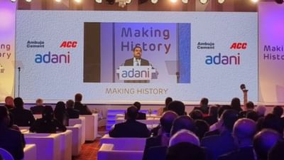 ગૌતમ અદાણીનો જન્મ 24 જૂન 1962ના રોજ અમદાવાદમાં એક ગુજરાતી જૈન પરિવારમાં શાંતિલાલ અદાણી (પિતા) અને શાંતાબેન અદાણી (માતા)ને ત્યાં થયો હતો. તેના પિતા કાપડના નાના વેપારી હતા. આજે દીકરા ગૌતમ અદાણી સૌથી અમીર વ્યક્તિ ગણવામાં આવે છે.