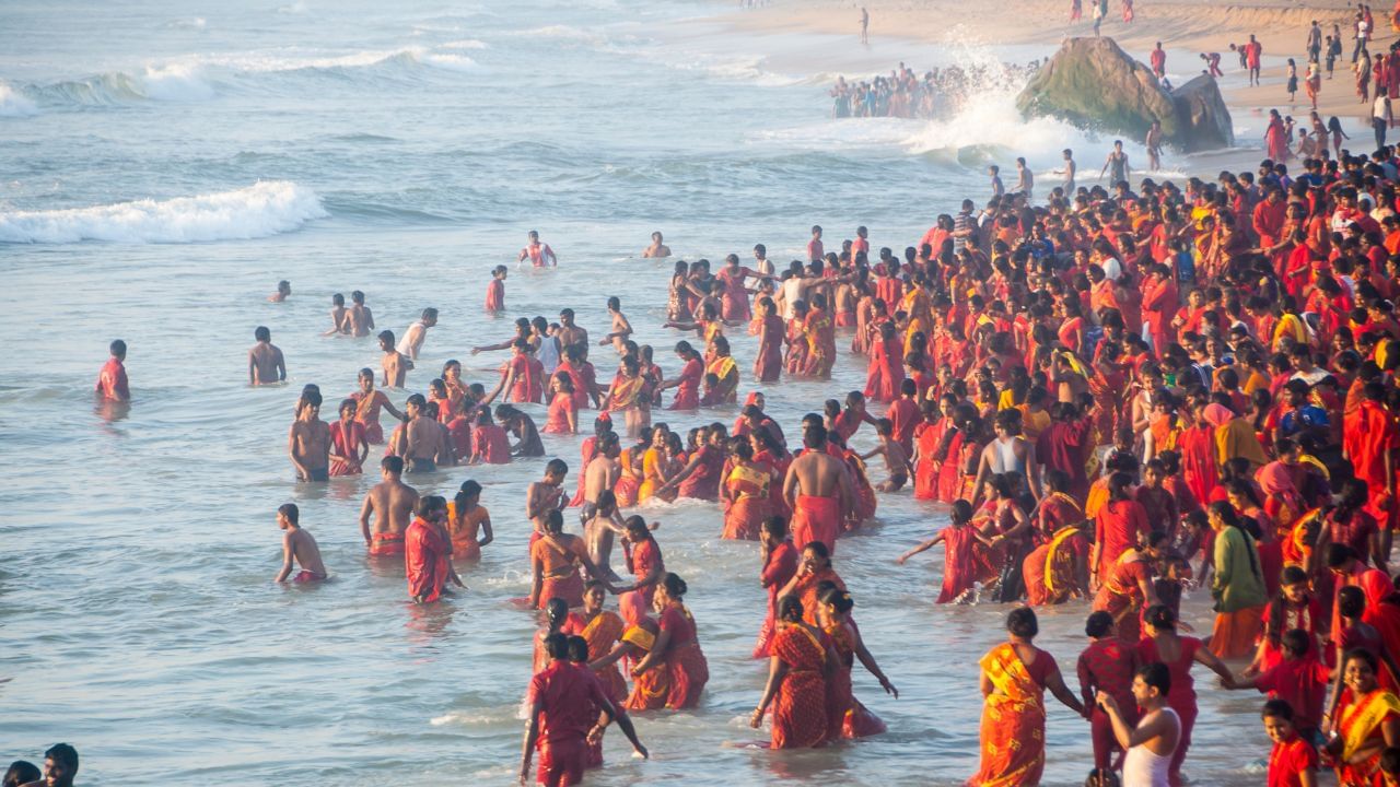 જો કે, ગંગામાં અસ્થિના વિસર્જન માટે લોકોને લાંબા સમય સુધી રાહ જોવી પાડે છે. ગંગામાં અસ્થિનું વિસર્જન એ ઘણા હિન્દુ પરિવારોની ઇચ્છા છે કે તેમના પ્રિયજનોની અસ્થિ ગંગામાં વહે છે. અસ્થિ ભારત લાવવાની આવી સ્થિતિમાં કોઈએ લાંબી પ્રક્રિયામાંથી પસાર થવું પડે છે.