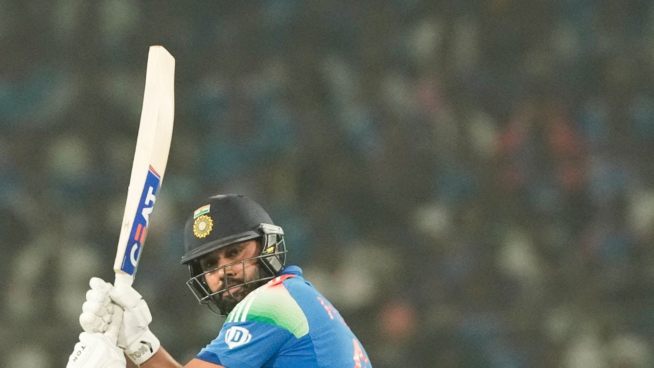 જો આપણે અમદાવાદના નરેન્દ્ર મોદી સ્ટેડિયમ વિશે વાત કરીએ, તો તે હાલમાં સૌથી મોટું ક્રિકેટ સ્ટેડિયમ છે, તેથી બેટ્સમેન માટે અહીં છગ્ગો મારવો સરળ રહેતા નથી. અહીં અત્યાર સુધી રમાયેલી 31 વનડે મેચમાંથી, પહેલા બેટિંગ કરનારી ટીમ 15 વખત જીતી છે, જ્યારે લક્ષ્યનો પીછો કરતી ટીમ 16 વખત મેચ જીતવામાં સફળ રહી છે.