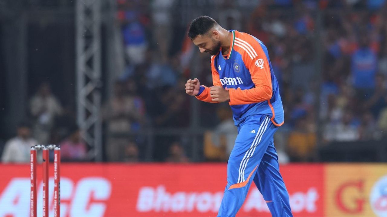 ટીમ ઈન્ડિયાએ યશસ્વી જયસ્વાલની જગ્યાએ વરુણ ચક્રવર્તીને ટીમમાં સામેલ કર્યો છે. એટલે કે યશસ્વી જયસ્વાલને ચેમ્પિયન્સ ટ્રોફી ટીમમાંથી બહાર કરી દેવામાં આવ્યો છે. ક