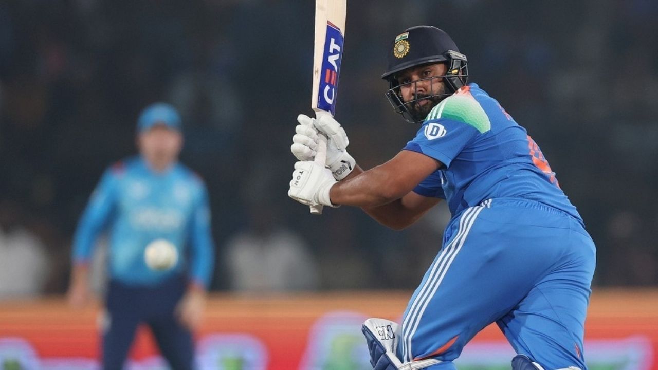 ભારત અને ઇંગ્લેન્ડ વચ્ચે ત્રીજી વનડે મેચ ભારતીય સમય મુજબ બપોરે 1 : 30 વાગ્યે શરૂ થશે.ભારત વિરુદ્ધ ઇંગ્લેન્ડની ત્રીજી વનડે મેચનું ભારતમાં સ્ટાર સ્પોર્ટ્સ નેટવર્ક અને સ્પોર્ટ્સ 18 ચેનલ પર લાઇવ પ્રસારણ કરવામાં આવશે. જ્યારે મેચની હિન્દી કોમેન્ટ્રી સ્પોર્ટ્સ 18 HD/SD ચેનલ પર ઉપલબ્ધ થશે.