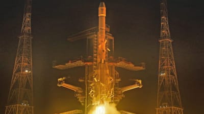 ISRO દ્વારા તાજેતરમાં 100મું મિશન લોન્ચ કરવામાં આવ્યુ હતુ. જેણે સફળતાપૂર્વક અવકાશમાં ઉડાન પણ ભરી હતી. જો કે હવે ISRO એટલે કે ભારતીય અવકાશ સંશોધન સંગઠનના 100મા રોકેટ મિશનને મોટો ઝટકો લાગ્યો છે. બુધવારે લોન્ચ કરાયેલા આ મિશનમાં રવિવારે ટેકનિકલ સમસ્યાઓનો સામનો કરવો પડ્યો હોવાનું જાણવા મળ્યુ છે.