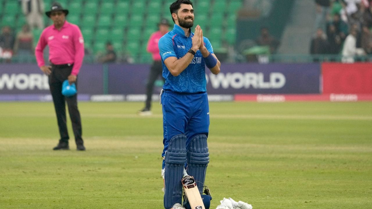 ઝદરાને કેપ્ટન હશમતુલ્લાહ શાહિદી સાથે મળીને શાનદાર સદીની ભાગીદારી કરી. આ દરમિયાન ઈબ્રાહિમે પહેલા પોતાની અડધી સદી પૂર્ણ કરી અને પછી રનની ગતિ વધારીને, માત્ર 106 બોલમાં પોતાની સદી પૂર્ણ કરી. આ ઝદરાનના વનડે કારકિર્દીની છઠ્ઠી સદી છે. પરંતુ સૌથી ખાસ વાત એ છે કે તે વર્લ્ડ કપ અને ચેમ્પિયન્સ ટ્રોફીમાં સદી ફટકારનાર અફઘાનિસ્તાનનો પ્રથમ બેટ્સમેન બન્યો હતો.