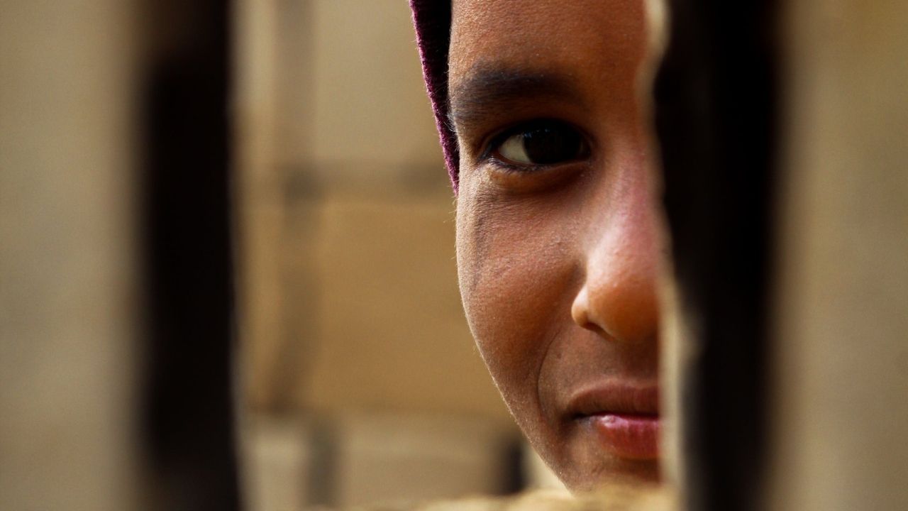 ઝારખંડમાં માથાદીઠ આવક માત્ર 57.2 ટકા છે, ઉત્તર પ્રદેશમાં તે 50.8 ટકા છે.(નોંધ : અહીં દર્શાવવામાં આવેલી તસવીરો કાલ્પનિક છે.)