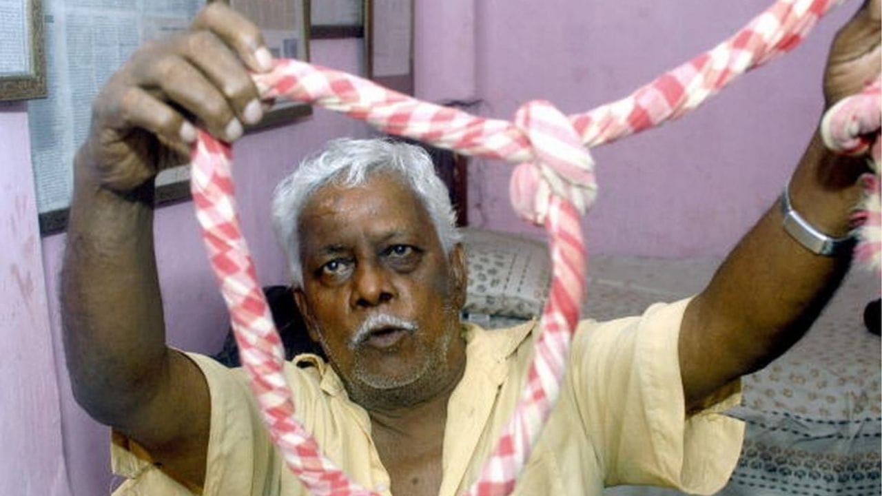 હાલમાં, ભારત દેશમાં ફાંસીની સજા માટે માત્ર બે જલ્લાદ છે, અને તેમને સરકાર દ્વારા નિર્ધારિત પગાર આપવામાં આવે છે. સામાન્ય રીતે, એક જલ્લાદને એક ફાંસી માટે 3000 રૂપિયા ચૂકવવામાં આવે છે, જ્યારે મોટા ગુનેગારો કે આતંકવાદીઓ માટે આ રકમ વધારવામાં આવે છે. ઈન્દિરા ગાંધીના હત્યારાઓને ફાંસી આપનાર જલ્લાદને 25,000 રૂપિયા આપવામાં આવ્યા હતા.